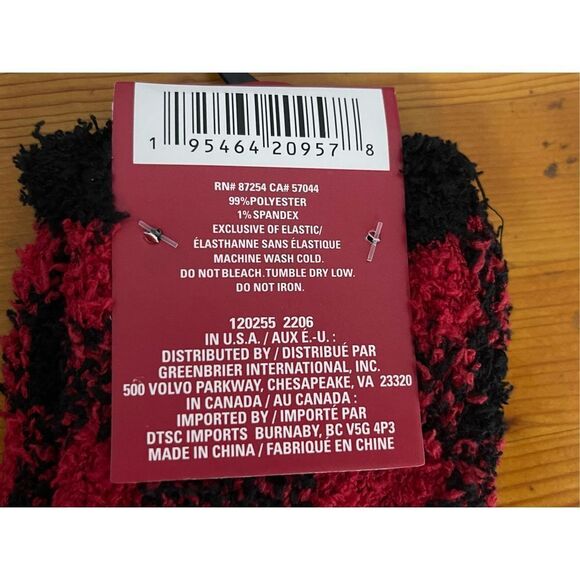 SNUGADOO|‎ SOFT COZY SOCKS PLAID BLACK RED ADULT ONE SIZE NWT - Picture 4 of 4